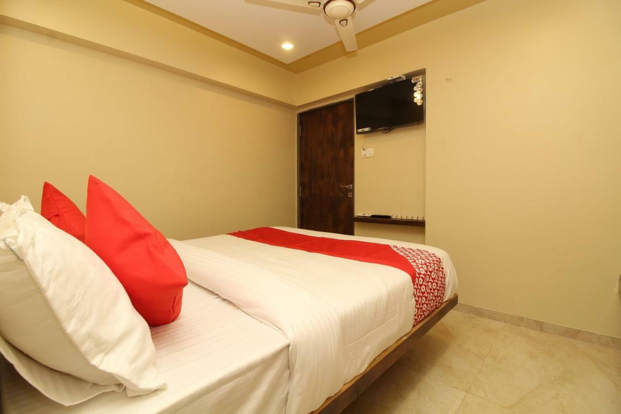 Oyo 37468 Nisha Lodging Hotel Солапур Екстериор снимка